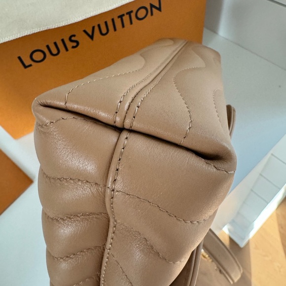 Louis Vuitton new wave chain MM 2022 | tan | like new condition | 100% authentic - Picture 8 of 15